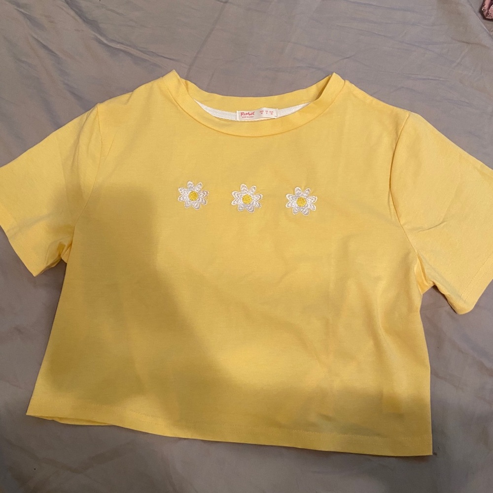 Yellow crop top with 3 daisies